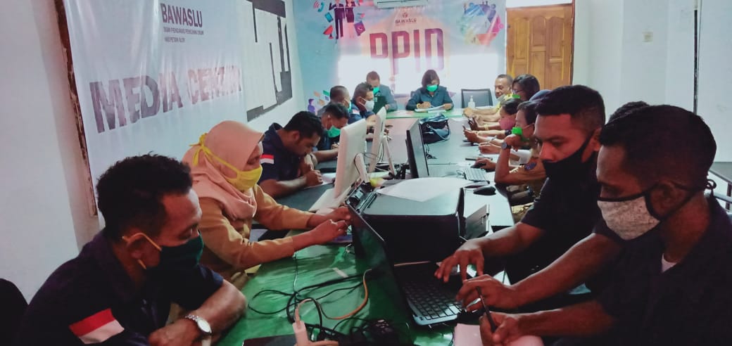Menghadapi CAT, Bawaslu Alor Lakukan Rapat Internal