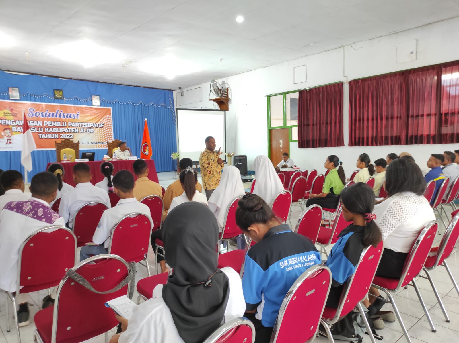 Sosialisasi Pengawasan  Partisipatif, Bawaslu Alor Libatkan Siswa SMA
