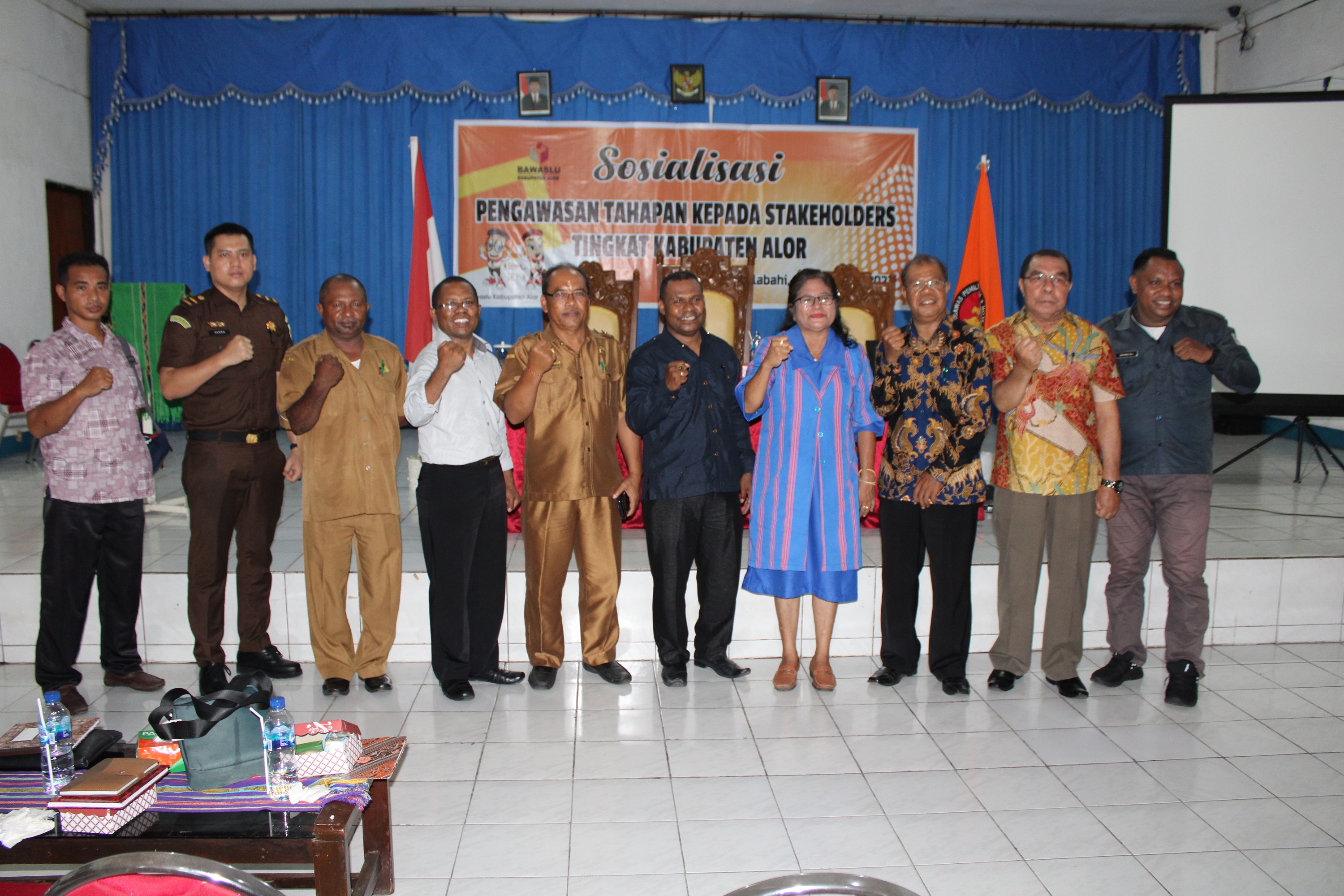 Kami Yakin Bahwa Kami Tidak Berjalan Sendirian