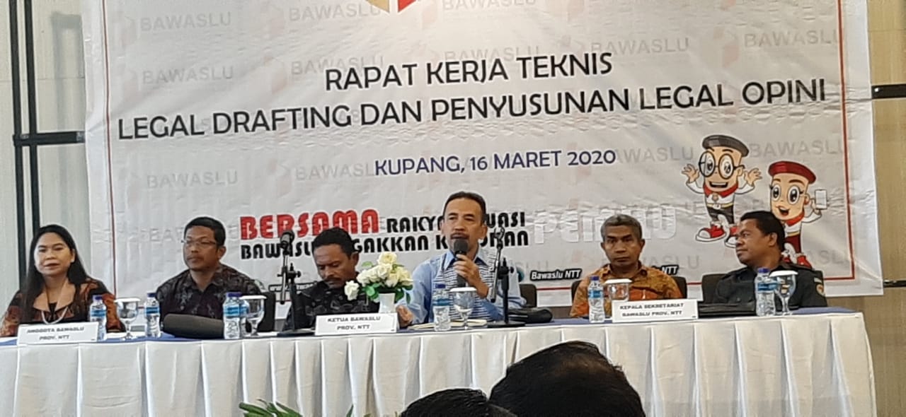 Ketua dan Anggota Bawaslu Alor Menghadiri kegiatan Legal Drafting di Kupang