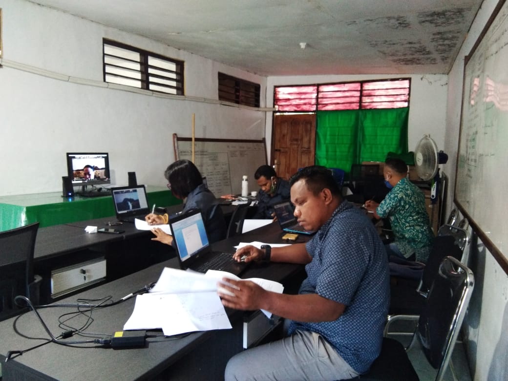 Bawaslu Kabupaten Alor mengikuti rapat konsolidasi Nasional Penegakan Hukum Pemilu Menuju Era New Normal