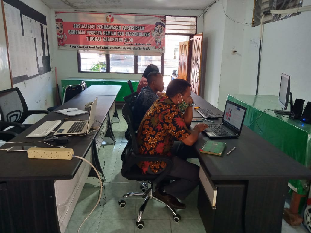Anggota Bersama Korsek Bawaslu Kab. Alor Mengikuti Rapat Peningkatan Kapasitas Persiapan Desk Evaluasi ZI  Tahun 2020