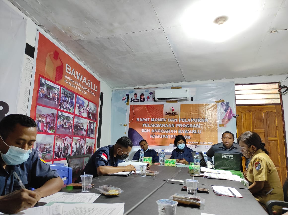 Bawaslu Alor Adakan Rapat Internal Pelaporan dan  Pelaksanaan Program 2021