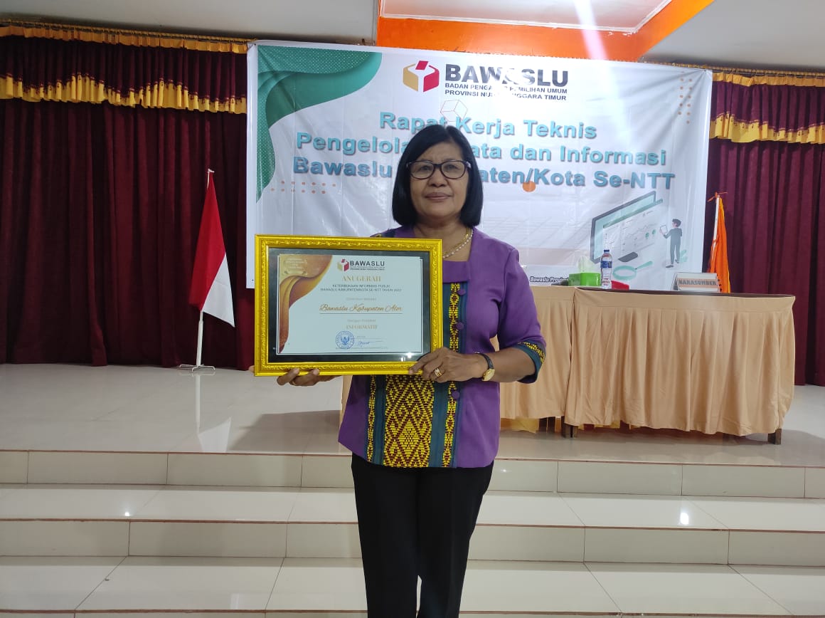 Pengelolaan Data Dan Informasi, Bawaslu Alor Dianugerahi  Predikat INFORMATIF