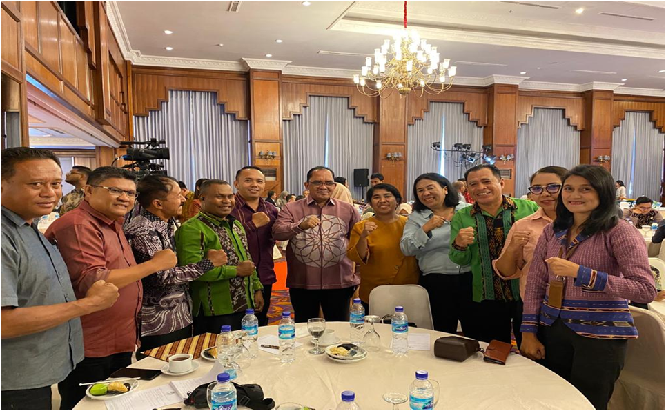 Bawaslu Alor Terima Penganugerahan Kehumasan