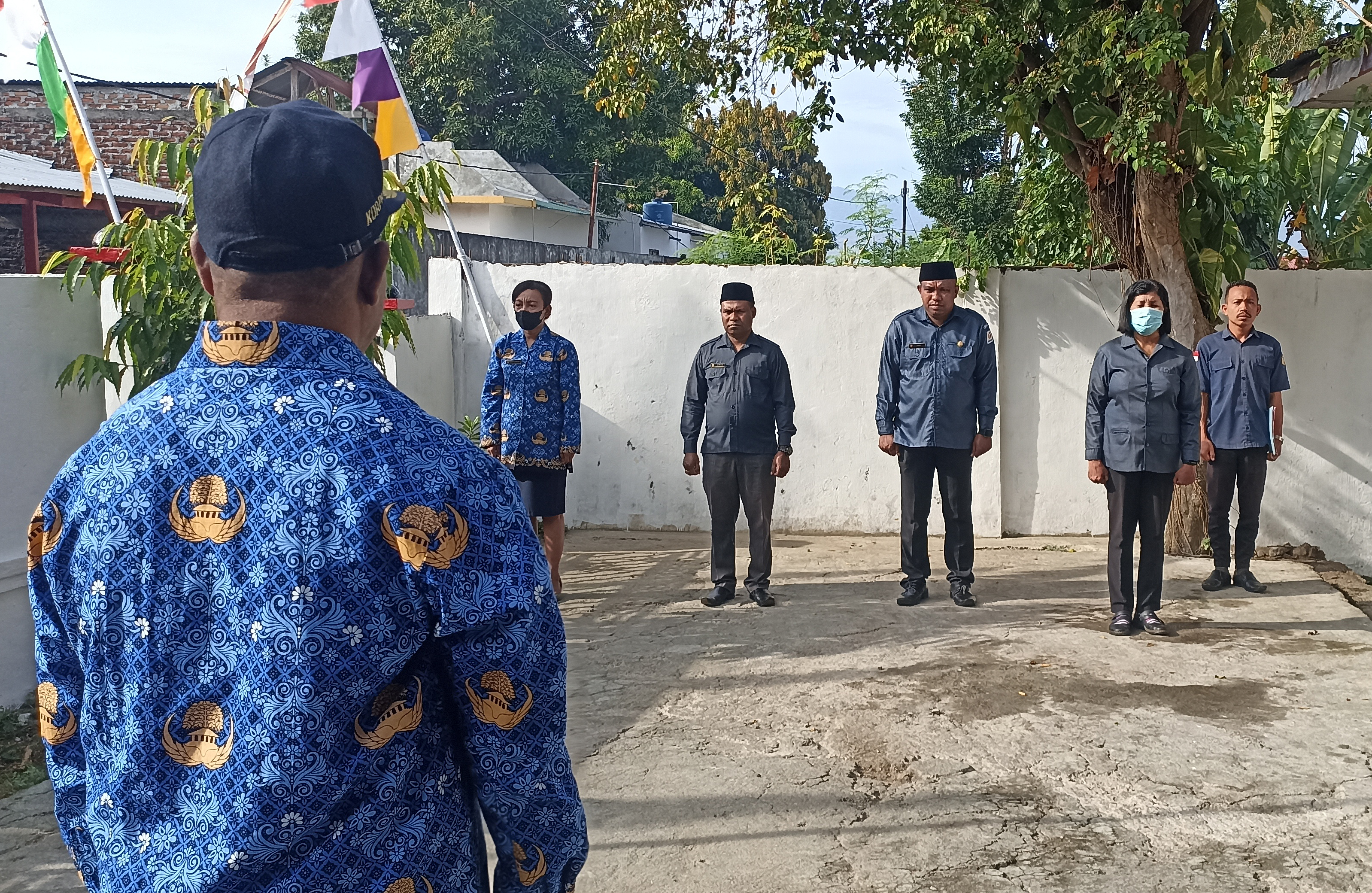 Jajaran Bawaslu Kab.  Alor Gelar Upacara HUT RI Ke 77