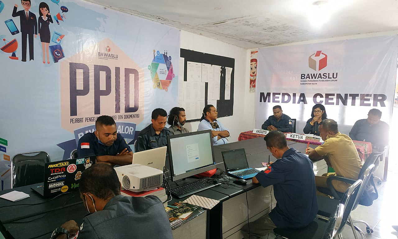 Awak Media Sambangi Bawaslu Alor