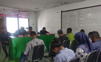 Rapat Evaluasi Bersama Staf Sekretariat Bawaslu Kabupaten Alor