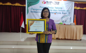 Pengelolaan Data Dan Informasi, Bawaslu Alor Dianugerahi  Predikat INFORMATIF